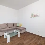 Apartment Dino Lopar