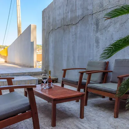 Apartment Dino Lopar