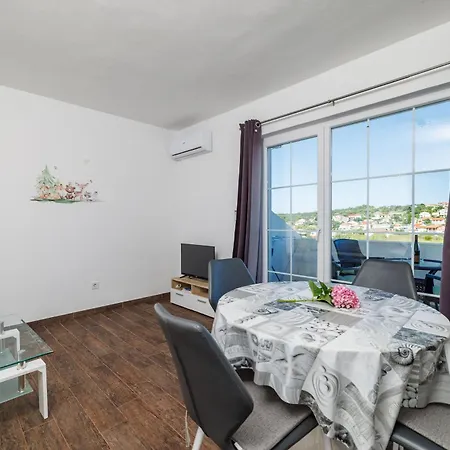 Apartament Dino Lopar