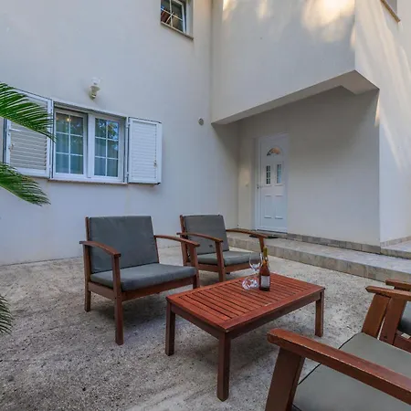 Apartament Dino Lopar